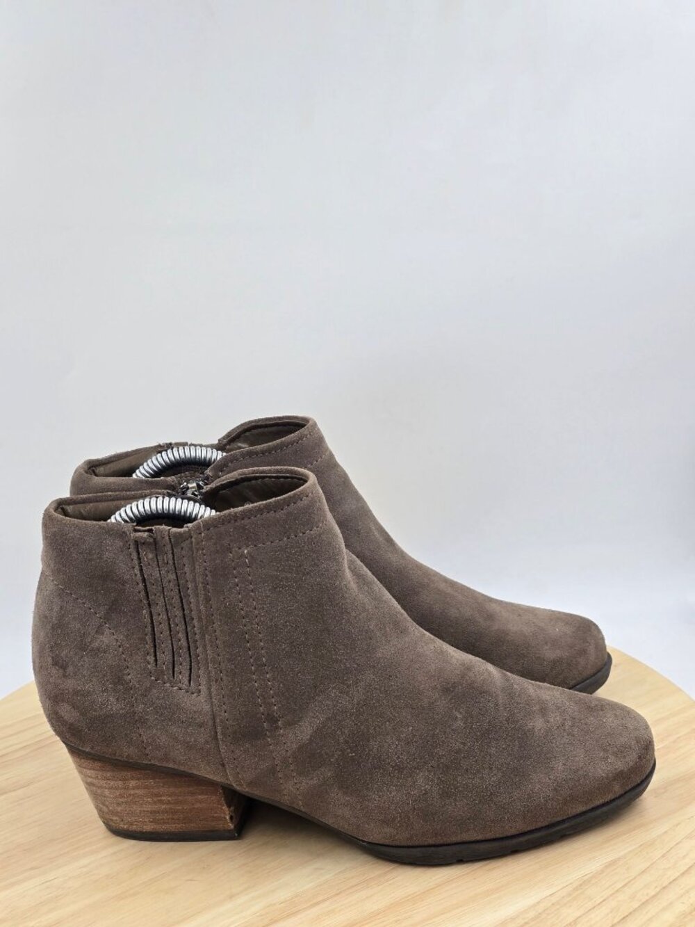 Blondo Valli Waterproof Suede Ankle Booties Womens sz 8.5M